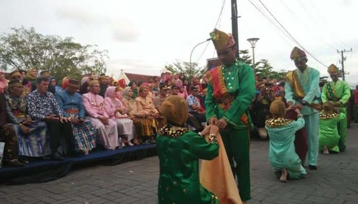 Tradisi Pendidikan Di Gorontalo Dan Pengaruhnya Pada Guru Dan Murid