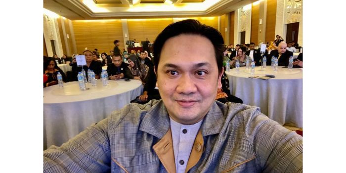 Perseteruan Farhat Abbas Dengan Artis