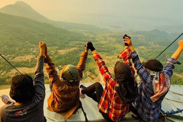 Purwakarta jembatan cerita java batu taman telusuri biasa kawasan burangrang bermain alami konsep