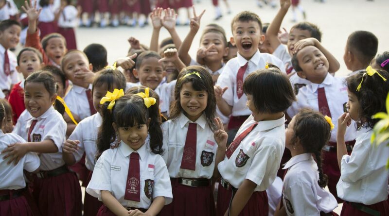 Kolaborasi Antara Sekolah Dan Masyarakat Dalam Meningkatkan Mutu Pendidikan Bahasa Indonesia