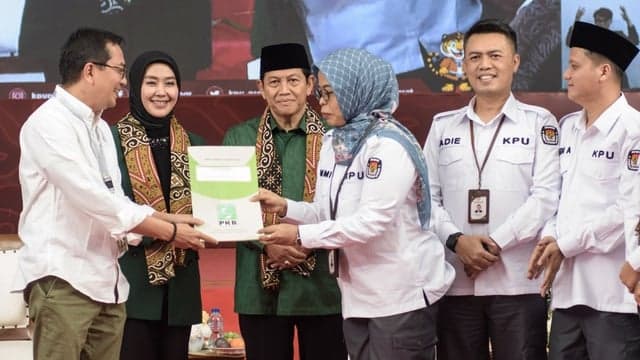 Pilgub Jabar 2024: Acep Adang Ruhiat dan Gitalis Dwi Natarina Nomor Urut 1