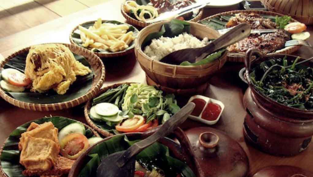 10 Tempat Kuliner Enak di Bandung